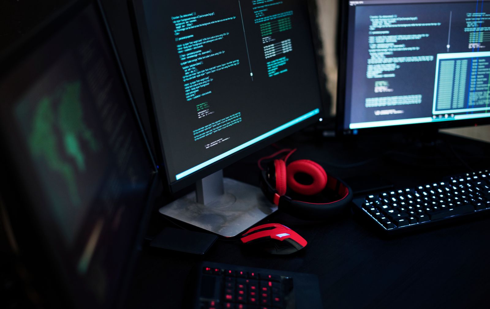 Exact-IT-Be-the-Hero-Your-Office-Needs-By-Having-a-Disaster-Recovery-Plan computers with code on them